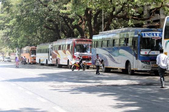 अमिताभ ने की मुंबई में फंसे प्रवासियों की मदद, यूपी के लिए 10 बसें रवाना