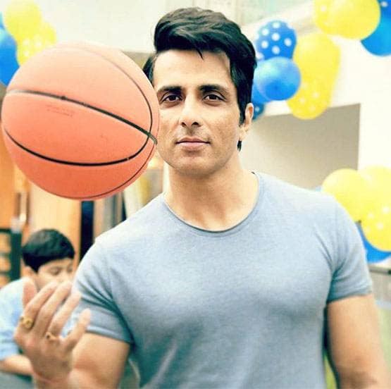 जानें- कहां से की है सोनू सूद ने पढ़ाई, मां चिट्ठियों में लिखा करती थीं ये बातें