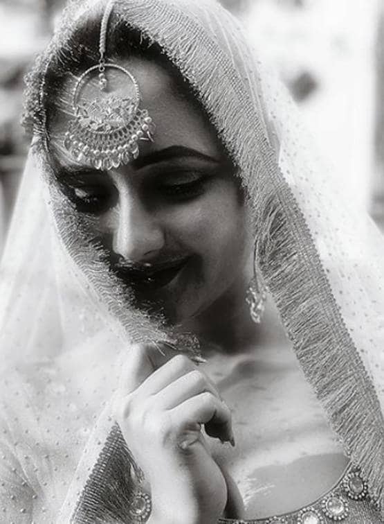 रश्मि देसाई ने एंजेल लुक में शेयर की फोटो, सोशल मीडिया पर वायरल