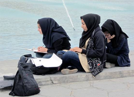 ईरान: 14 साल की बेटी का था अफेयर, पिता ने सोते वक्त दरांती से काटी गर्दन