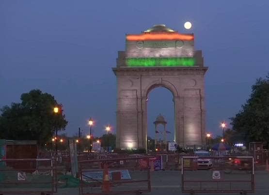 सुपरमून देखने के लिए साल का आखिरी मौका! जानें भारत में किस वक्त आने वाला है नजर