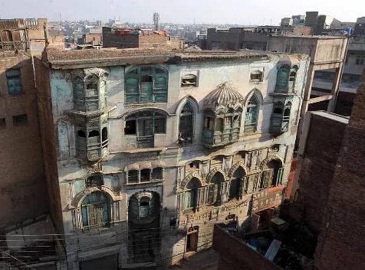 PAK में है 102 साल पुरानी कपूर खानदान की हवेली, अब दिखती है ऐसी