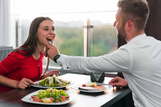 आसानी से प्यार में नहीं पड़ते इन 6 राशियों के लोग, मोहब्बत से रहते हैं दूर