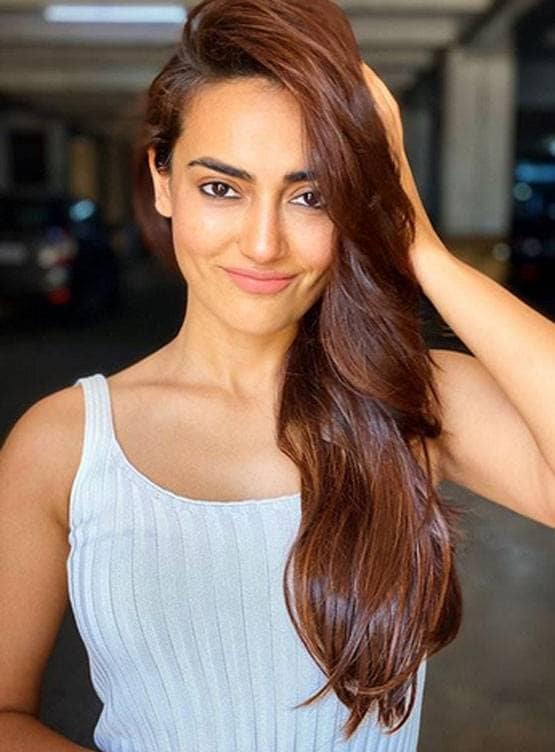 लॉकडाउन में नागिन फेम एक्ट्रेस सुरभि का फोटोशूट, दिखा स्टनिंग लुक