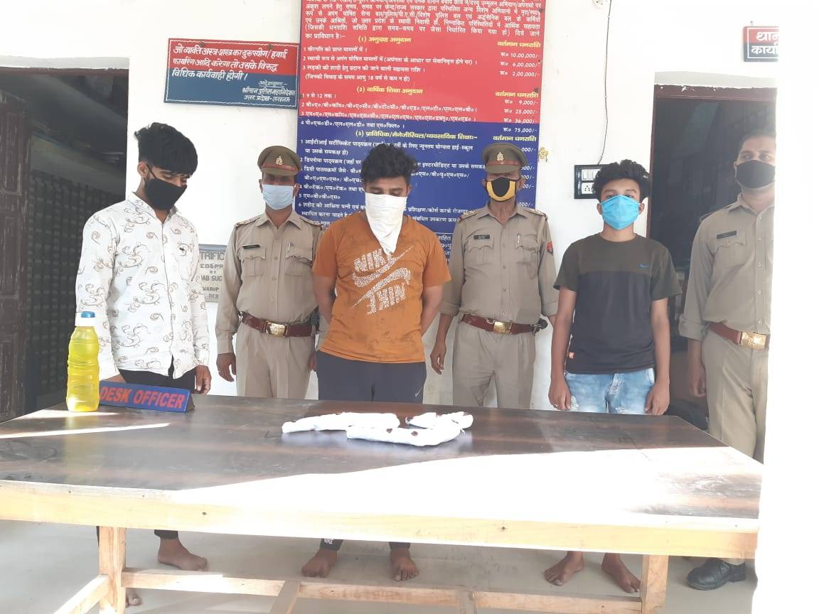 तमंचे और पिस्तौल के साथ टिकटॉक वीडियो बनाने वाले तीन युवक गिरफ्तार