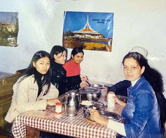 फ्रेंड्स संग कंगना रनौत की अनसीन फोटोज, दिखी एक्ट्रेस की हॉस्टल लाइफ