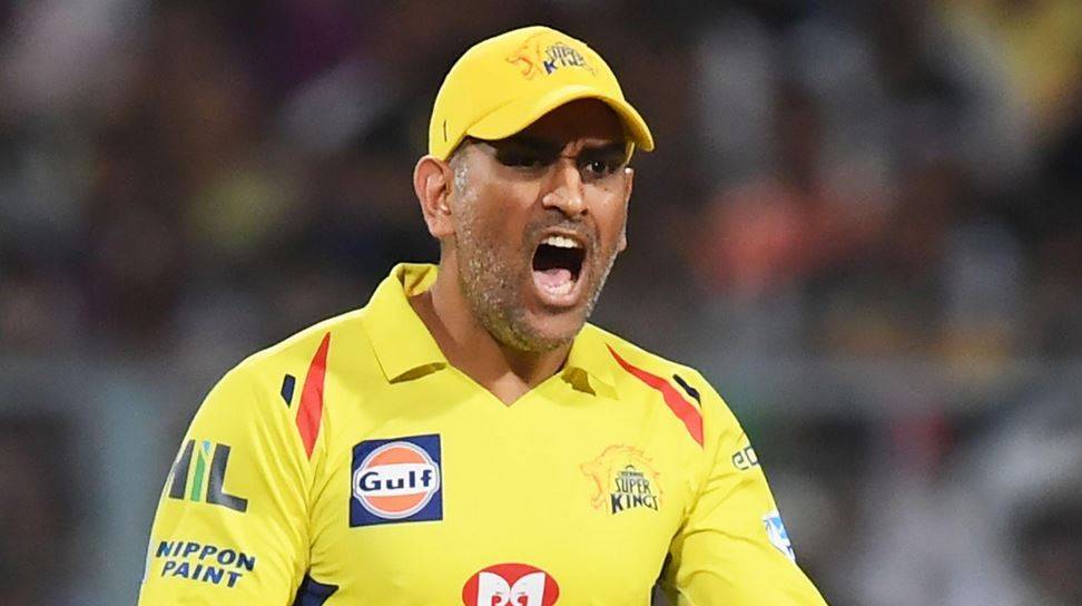 धोनी ने गुस्से में फेंका बल्ला, पूर्व क्रिकेटर ने बताई क्या थी वजह