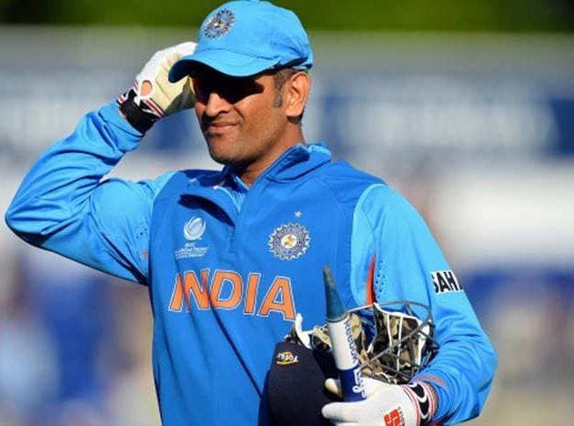 धोनी ने गुस्से में फेंका बल्ला, पूर्व क्रिकेटर ने बताई क्या थी वजह