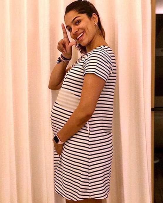 बेबी बंप बढ़ने से एक्ट्रेस को फिट नहीं हो रहे कपड़े, डिलीवरी का इंतजार