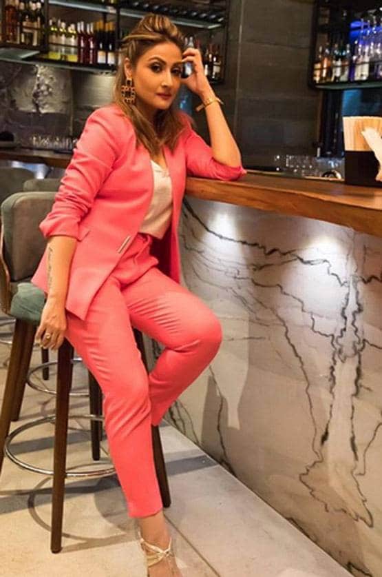 पूल में रिलैक्स करती कसौटी की कोमोलिका, एक्ट्रेस ने शेयर की थ्रोबैक फोटोज