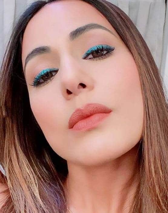 लॉकडाउन में हिना खान का लुक वायरल, सलवार-शूट में छाईं एक्ट्रेस