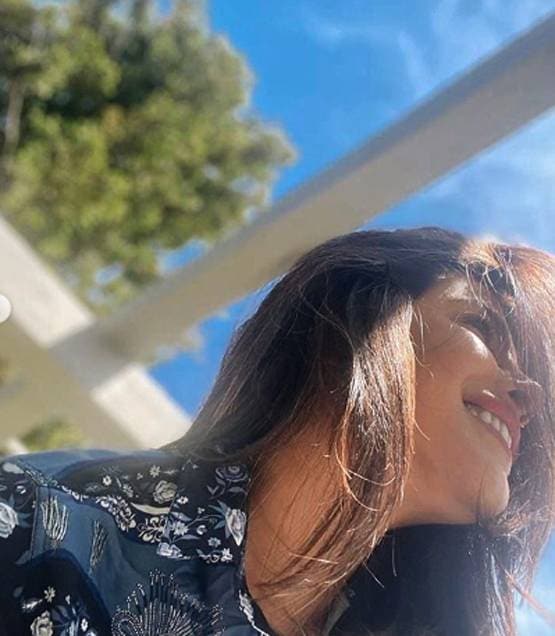 प्रियंका चोपड़ा का वर्क फ्रॉम होम स्टाइल, जूम मीट‍िंग इस लुक में करें अटेंड