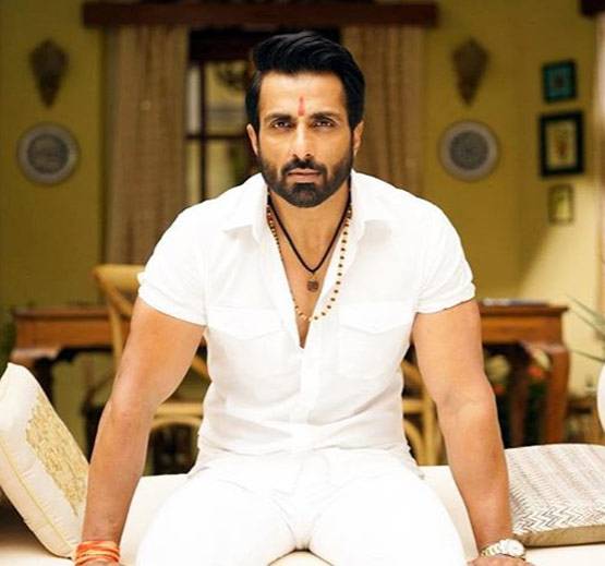 जानें- कहां से की है सोनू सूद ने पढ़ाई, मां चिट्ठियों में लिखा करती थीं ये बातें