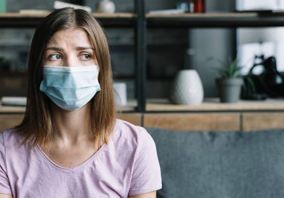 घर में रहकर भी कोरोना से बचाव जरूरी, बदल लें ये 5 आदतें