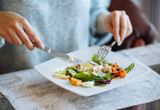 लॉकडाउन में घटाएं वजन, आज से ही शुरू करें 3 फार्मूलों वाली डाइट