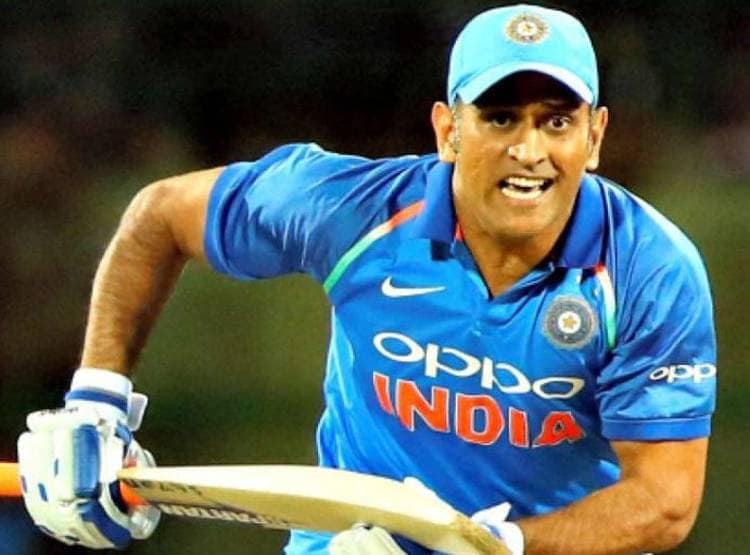 धोनी ने गुस्से में फेंका बल्ला, पूर्व क्रिकेटर ने बताई क्या थी वजह