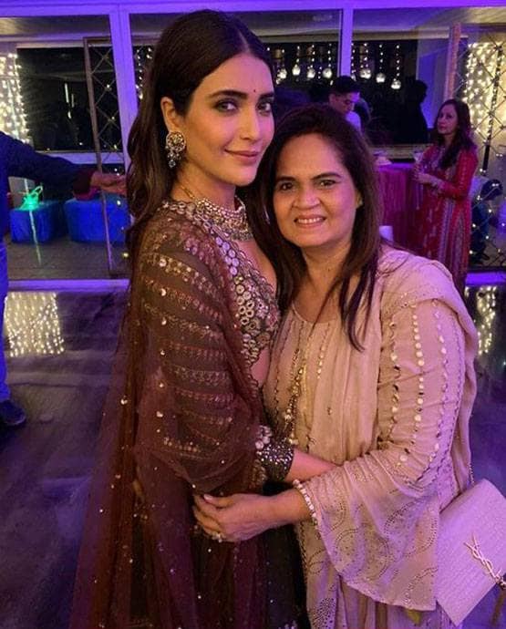 टीवी अभिनेत्रियों ने खास मैसेज के साथ मां को किया मदर्स डे विश, Photos