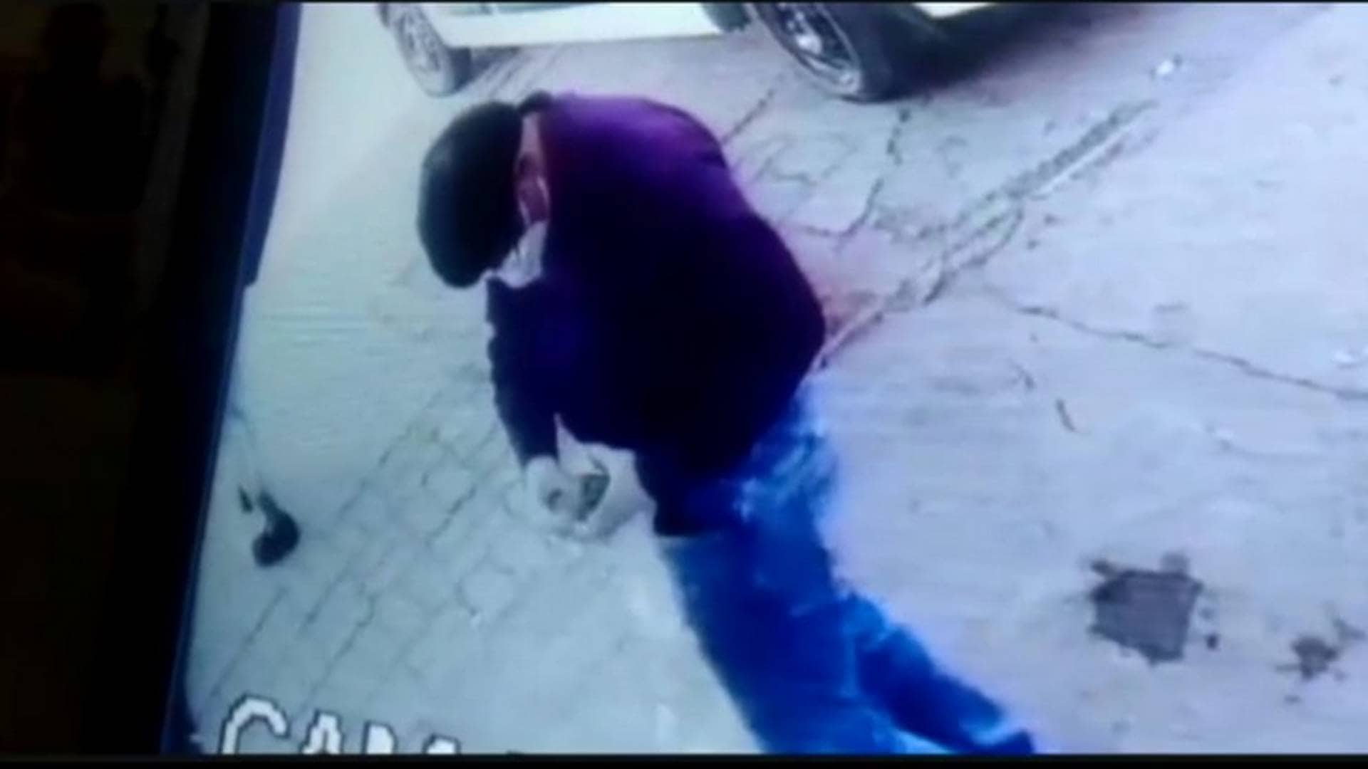 भिखारियों को 30 हजार रुपये बांट गए दो अजनबी, पुलिस कर रही तलाश