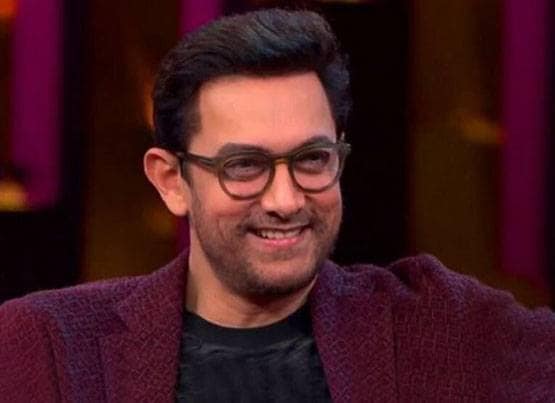 पत्नी-बेटी संग आमिर खान की मूवी नाइट, फ्लॉन्ट किए ग्रे हेयर