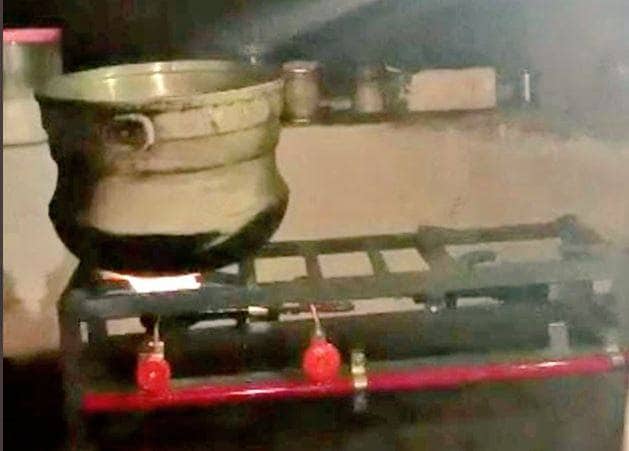 लॉकडाउन में खाने को तरस रहे मजदूर, दादी 1 रुपये में भर रहीं गरीबों का पेट