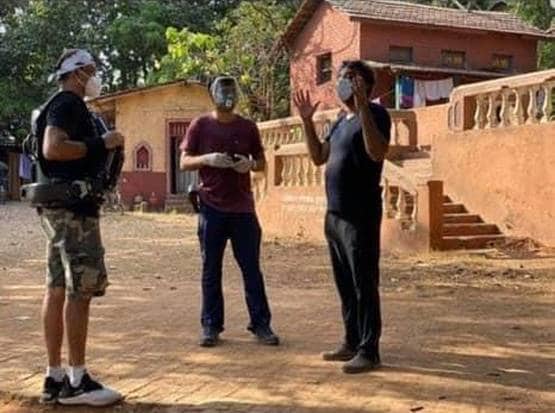 लॉकडाउन के बीच मुंबई में पहली शूटिंग, डायरेक्टर आर बाल्की संग दिखे अक्षय