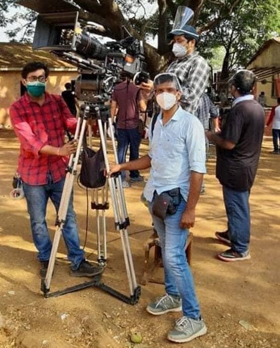 लॉकडाउन के बीच मुंबई में पहली शूटिंग, डायरेक्टर आर बाल्की संग दिखे अक्षय