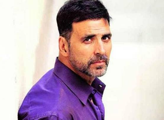 लॉकडाउन के बीच मुंबई में पहली शूटिंग, डायरेक्टर आर बाल्की संग दिखे अक्षय