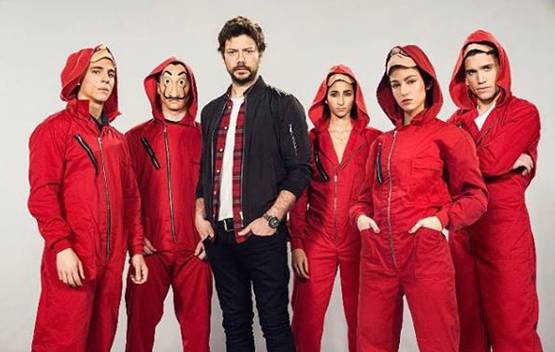 गांव में साड़ी पहने नजर आईं मनी हाईस्ट की एक्ट्रेस, जानें क्या है माजरा