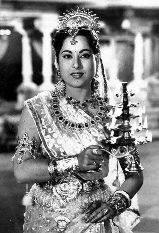 पर्दे पर संतोषी मां के रोल से मशहूर हुईं ये एक्ट्रेस, ताउम्र रहा इस बात का गम