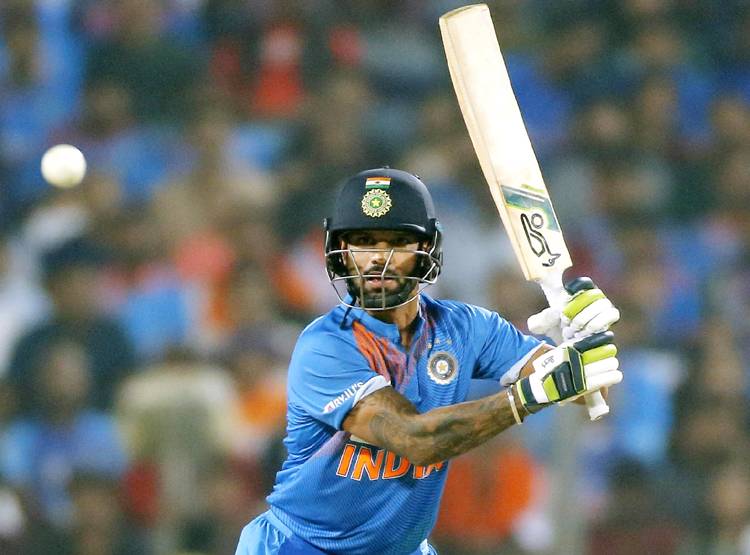 धोनी और कोहली में बेस्ट कप्तान कौन? गब्बर ने बताया ये नाम