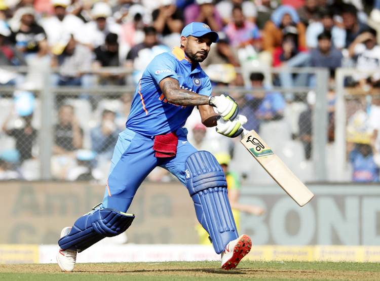 धोनी और कोहली में बेस्ट कप्तान कौन? गब्बर ने बताया ये नाम