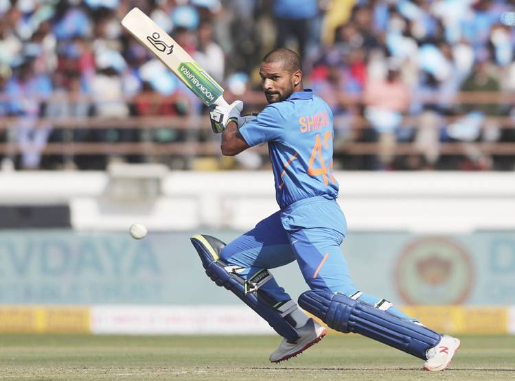 धोनी और कोहली में बेस्ट कप्तान कौन? गब्बर ने बताया ये नाम