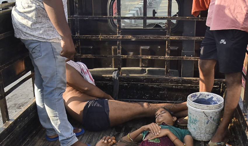 आधी रात के गैस लीक के बाद विशाखापट्टनम की सड़कों पर सुबह ऐसा था मंजर