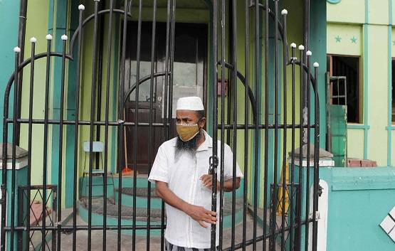 दुनिया भर में कोरोना ने बदला ईद मनाने का अंदाज, देखें तस्वीरें