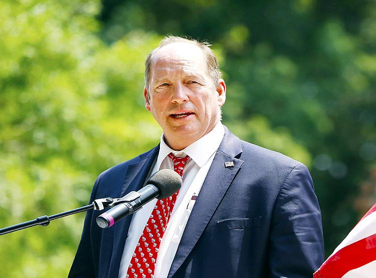 अमेरिकी सांसद बोले- चीन को बैन करो और उद्योग भारत में शिफ्ट करो