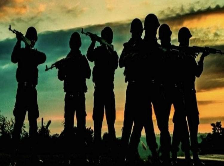 J&K: हंदवाड़ा में CRPF पर फिर हमला, महज 48 घंटे में शहीद हो गए 8 वीर जवान