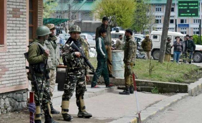 J&K: हंदवाड़ा में CRPF पर फिर हमला, महज 48 घंटे में शहीद हो गए 8 वीर जवान
