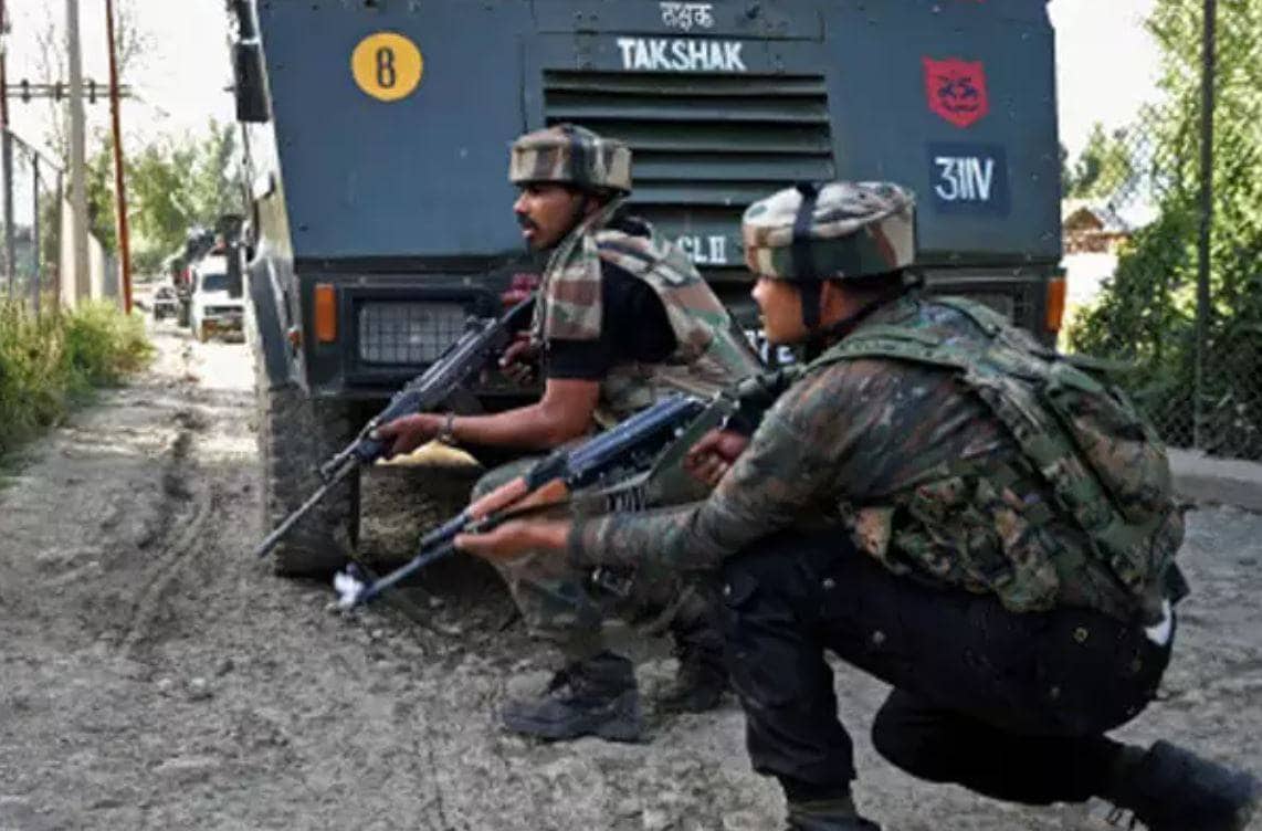 J&K: हंदवाड़ा में CRPF पर फिर हमला, महज 48 घंटे में शहीद हो गए 8 वीर जवान