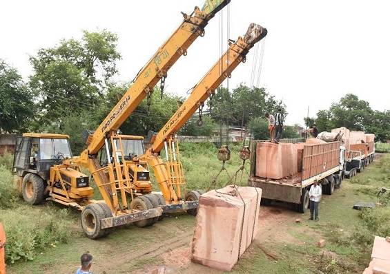 राम मंदिर निर्माण से पहले समतलीकरण, मिल रहीं प्राचीन मूर्तियां और शिवलिंग