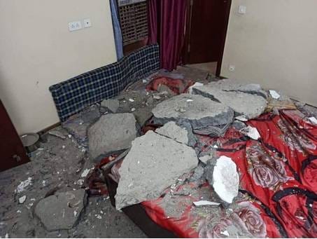 ग्रेटर नोएडा: अजनारा होम्स में फ्लैट की छत का हिस्सा गिरा, बच्चा घायल