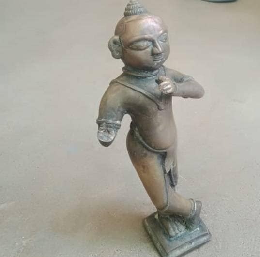 तीस साल से हो रही थी खोज, अब कुएं से निकली कृष्ण की बेशकीमती मूर्ति