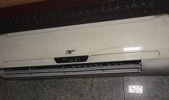 वाराणसी: गर्मी से बचाने के लिए भगवान को पिलाई गई कोल्ड ड्रिंक