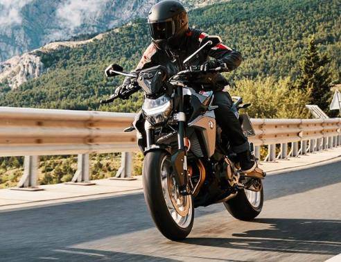 BMW की ये दो दमदार बाइक्स लॉन्च, कीमत लग्जरी कार से भी अधिक