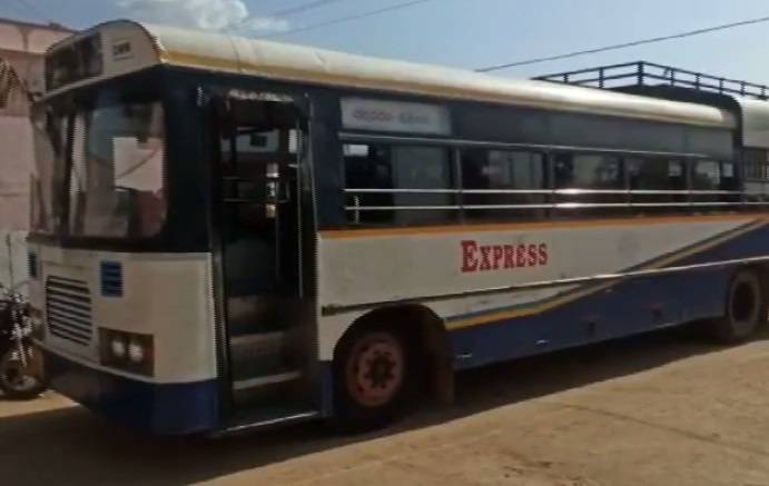 लॉकडाउन से हुआ परेशान, सरकारी बस चुराकर सफर पर निकला युवक