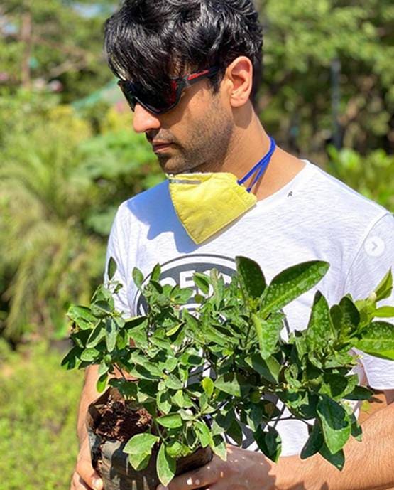 घर में पति विवेक संग गार्डनिंग कर रहीं दिव्यांका, शेयर की फोटोज