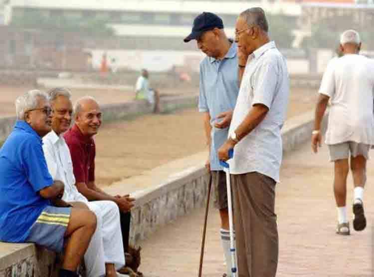 बुढ़ापे के लिए हर महीने 210 रुपये करें जमा, मिलेगी 5 हजार की पेंशन