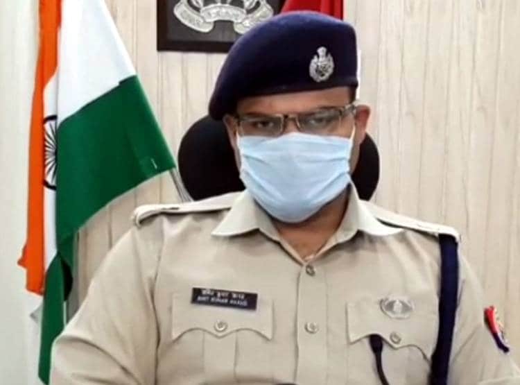 CCTV: बड़े भाई ने ईंट मारी तो छोटा पीछे दौड़ा, कुछ कदमों पर निकली जान