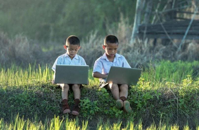 Zoom ऐप पर बच्चे कर रहे थे ऑनलाइन पढ़ाई, अचानक चलने लगा पोर्न