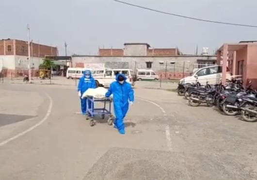 कोरोना से मौत, परिवार में रातभर मातम, सुबह जिंदा निकला बेटा