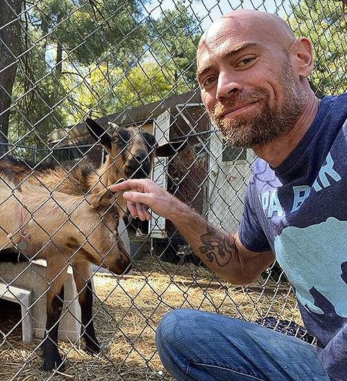 कोरोना वायरस का असर, सूख कर कांटा हो गया बॉडी बिल्डर, Photos